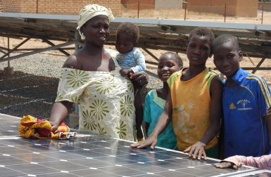 Un village du Mali se convertit au solaire