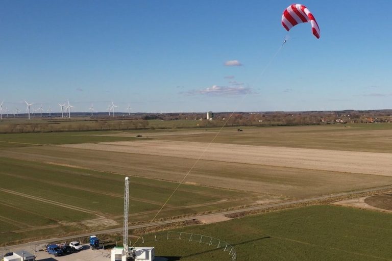 SkySails annonce la réussite des tests de son éolienne volante