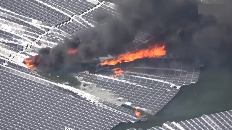 Pourquoi certaines centrales solaires flottantes prennent-elles feu ?